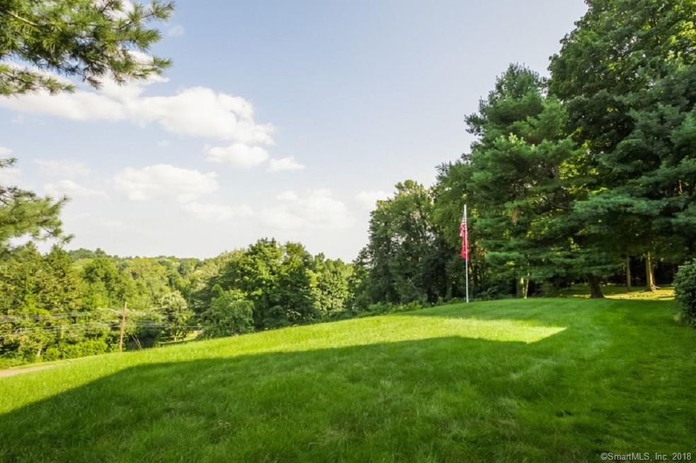 33 Sharon Rd, Bloomfield, CT 06002 - photo 1