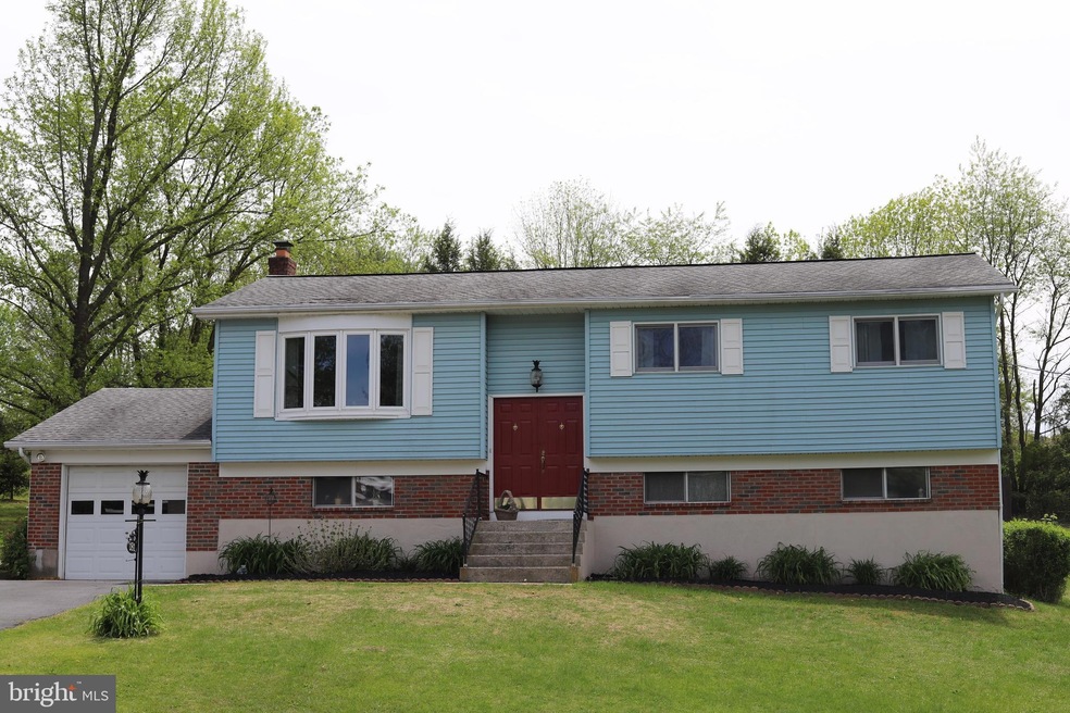 181 Country Hill Rd, Orwigsburg, PA 17961 - photo 1