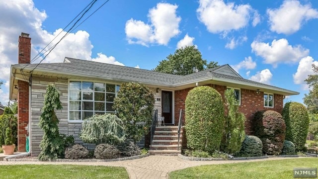 17 Alpine Ct, Englewood Cliffs, NJ 07632 - photo 1