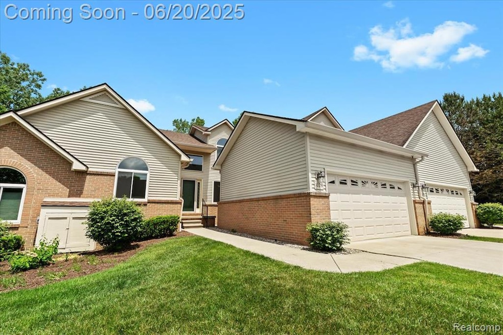 Welcome home to 1029 Bird Song Ln