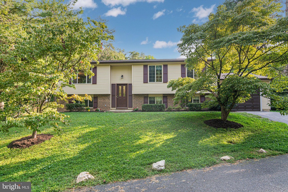 8849 Woodlawn Way, Springfield, VA 22153 - photo 1