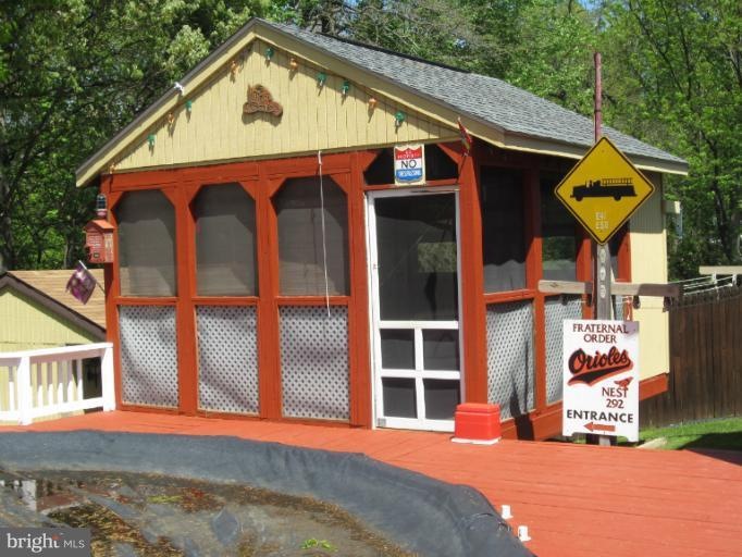 62 Yew Rd, Essex, MD 21221 - photo 1