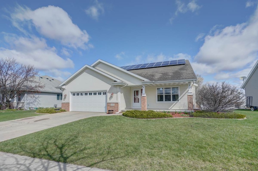 5216 Stoneman Dr, Fitchburg, WI 53711 - photo 1