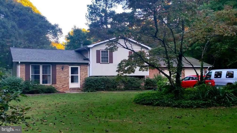 30070 Broken Arrow Ln, Mechanicsville, MD 20659 - photo 1