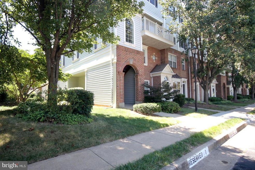 1714 Osage St unit 301, Alexandria, VA 22302 - photo 1