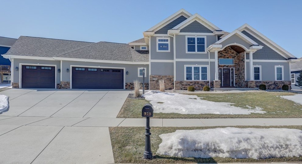 975 Brynhill Dr, Oregon, WI 53575 - photo 1