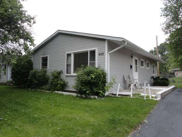 409 Tulsa Ave, Carpentersville, IL 60110 - photo 1