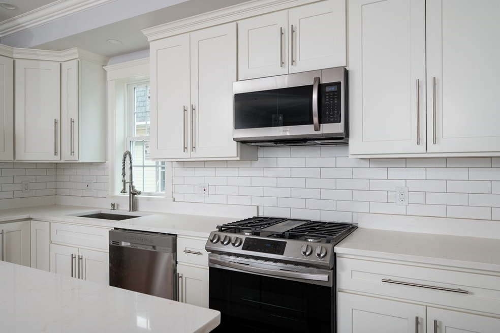 102 Neponset Ave unit 5, Dorchester, MA 02122 - photo 1