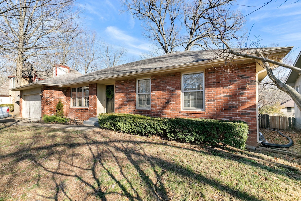 RE_2118Hillcrest-1