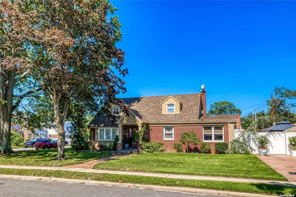 752 Cypress Dr, Franklin Square, NY 11010 - photo 1