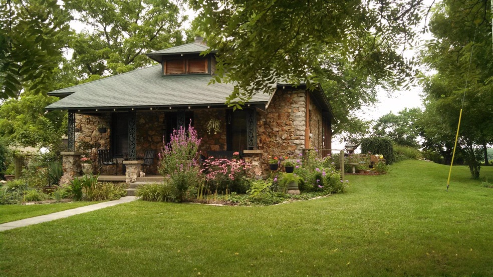 1617 N Pine Front Photo