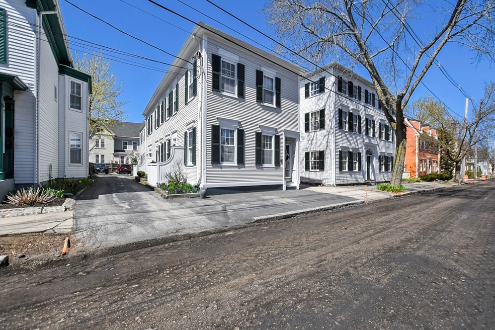 80 Lime St unit B, Newburyport, MA 01950 - photo 1