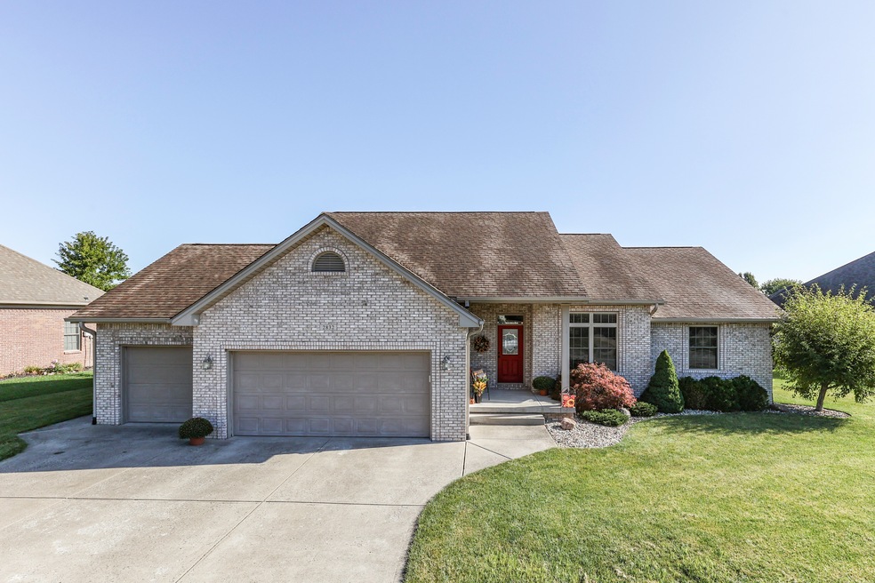 2832 Sunflower Ct, Columbus, IN 47201 - photo 1