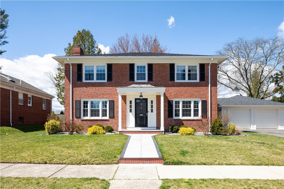 15 Dorset Rd, Pawtucket, RI 02860 - photo 1