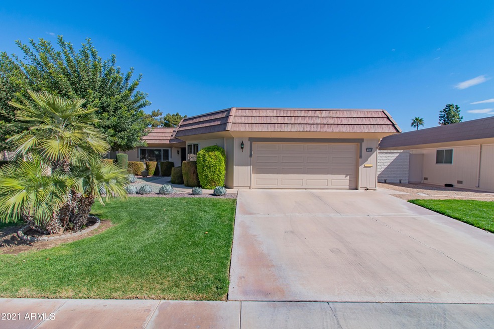 10444 W Hutton Dr, Sun City, AZ 85351 - photo 1