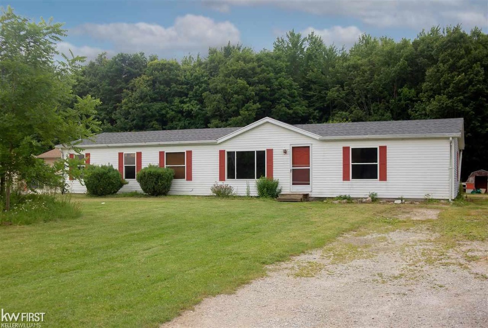 9416 E Richfield Rd, Davison, MI 48423 - photo 1