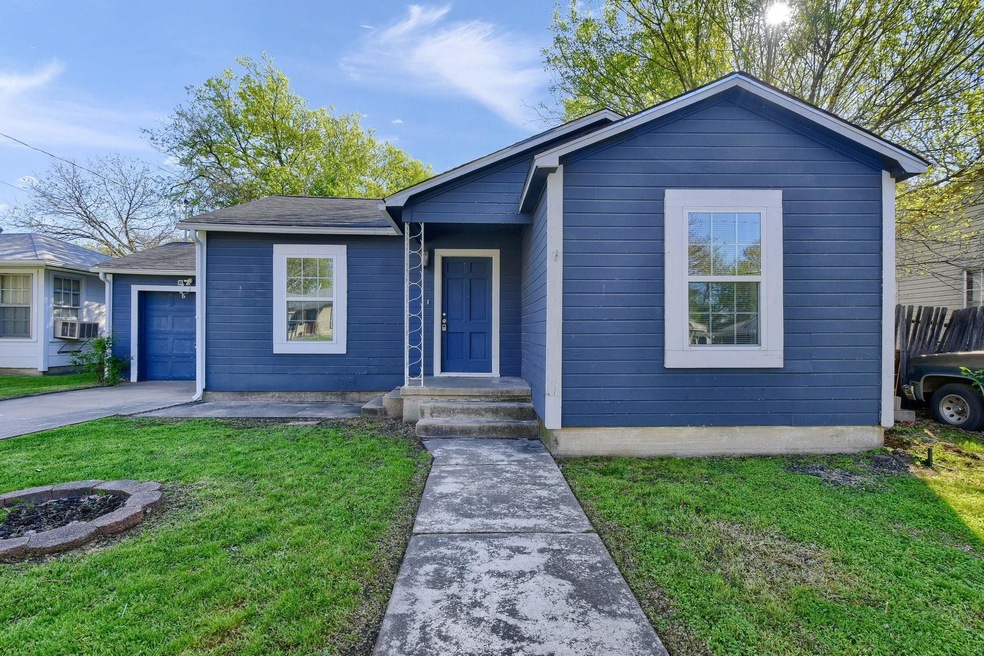 1915 N Alexander St, Sherman, TX 75092 - photo 1