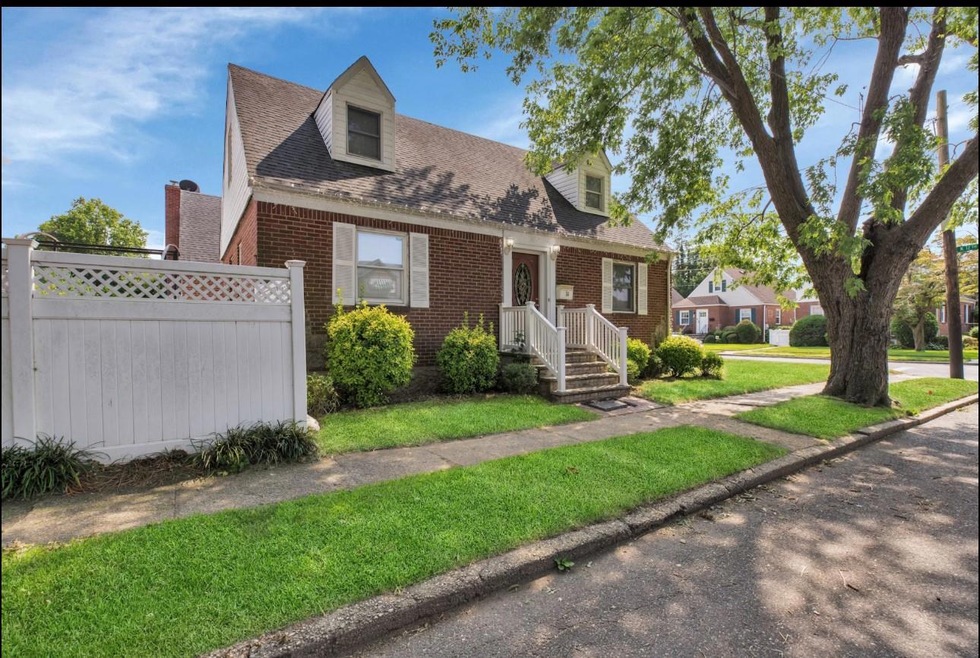 556 N 12th St, New Hyde Park, NY 11040 - photo 1