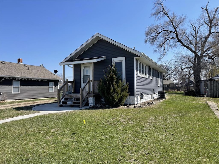 1207 E Boone St, Marshalltown, IA 50158 - photo 1