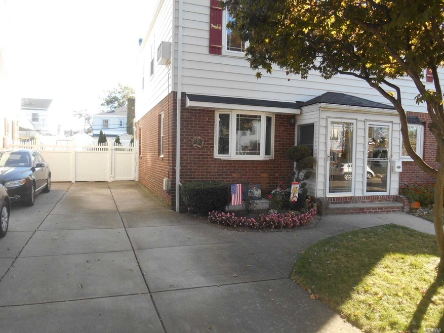 77-39 250th St, Jamaica, NY 11426 - photo 1