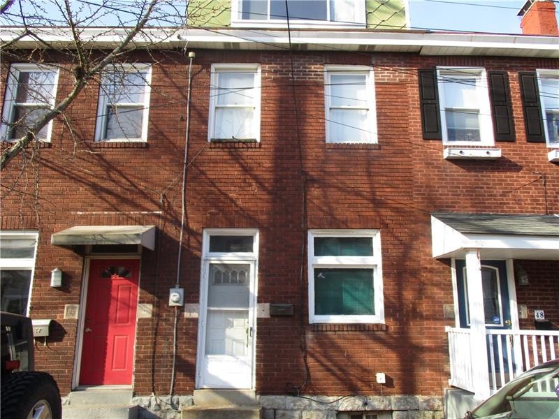 Entrance door is in the middle.