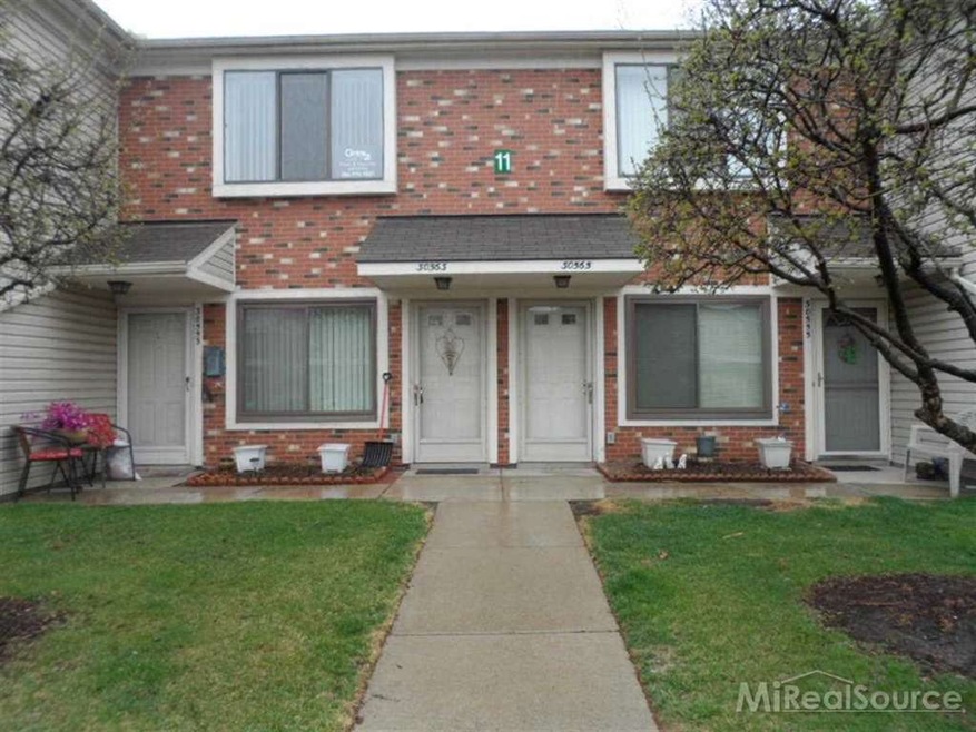 30563 Hidden Pines Ln unit BLDG #11 UNIT #92, Roseville, MI 48066 - photo 1