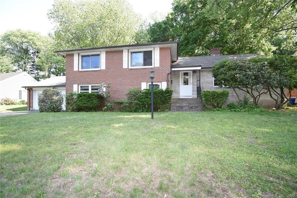 47 Tumblebrook Ln, West Hartford, CT 06117 - photo 1