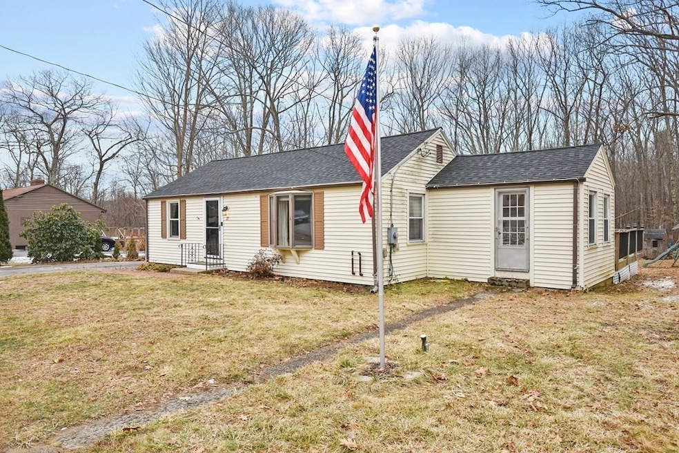 22 Carleton Rd, Rochdale, MA 01542 - photo 1