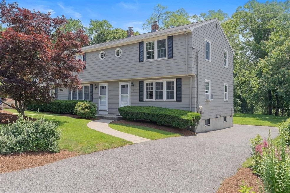 7 Ridge St unit 7, Winchester, MA 01890 - photo 1