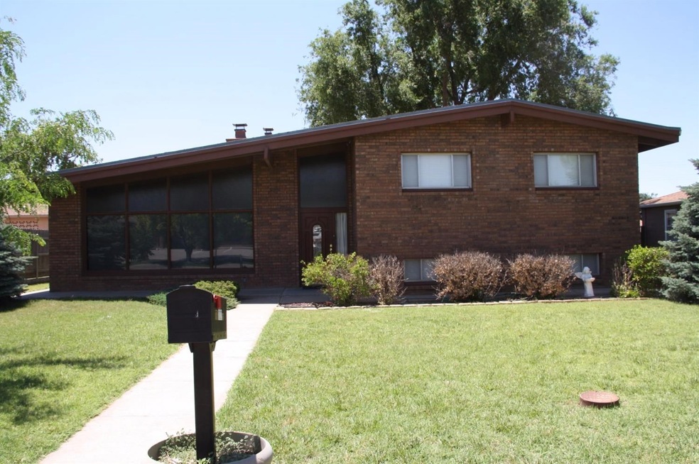 1021 S Trindle St, Hugoton, KS 67951 - photo 1