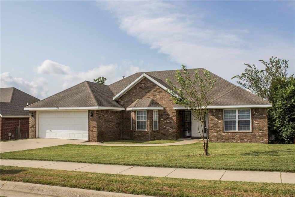 328 Hunter Allen Dr, Bethel Heights, AR 72764 - photo 1