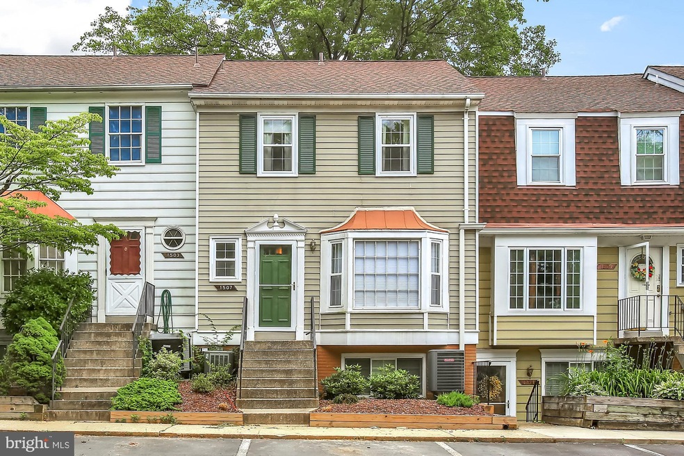 1507 Lowell Ct, Crofton, MD 21114 - photo 1