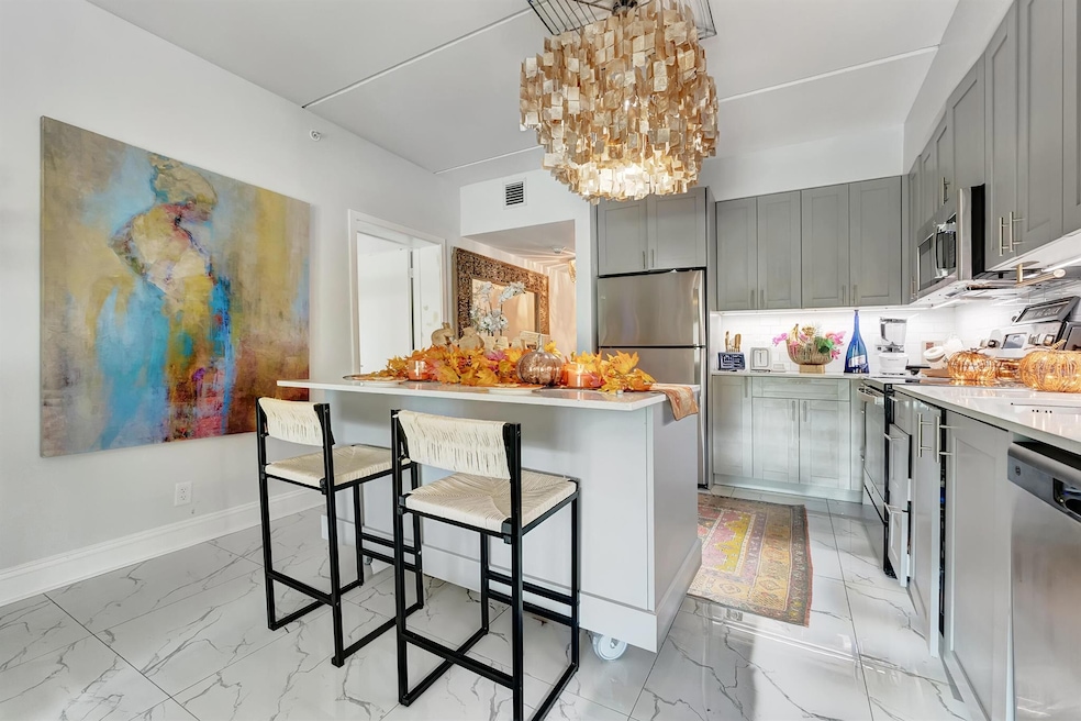 250 W Hidden Valley Blvd unit 3, Boca Raton, FL 33487 - photo 1