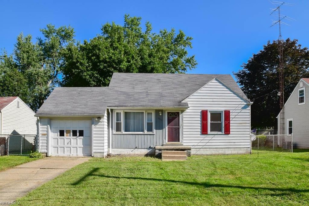 Tons of potential in this 3 bedroom, 1.5 bath bung