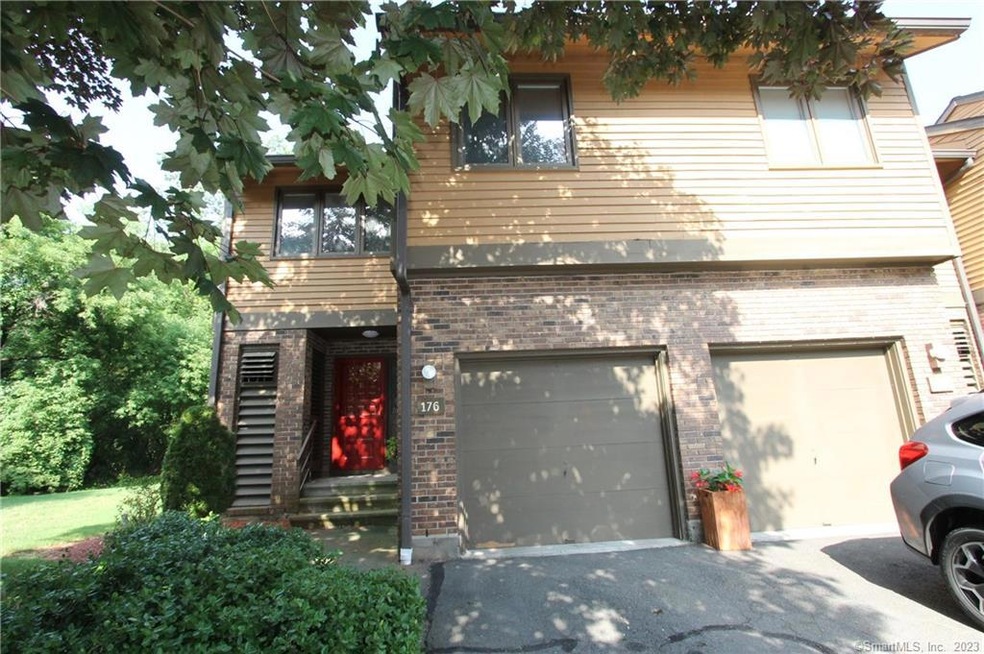 176 Hunters Ln unit 176, Newington, CT 06111 - photo 1