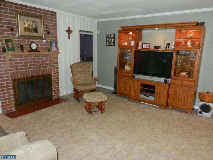 2402 Ivanhoe Ln, Wilmington, DE 19808 - photo 1