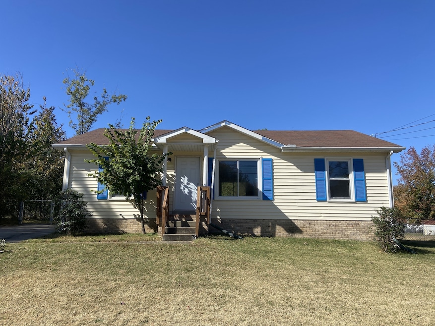 582 Anita Dr, Clarksville, TN 37042 - photo 1