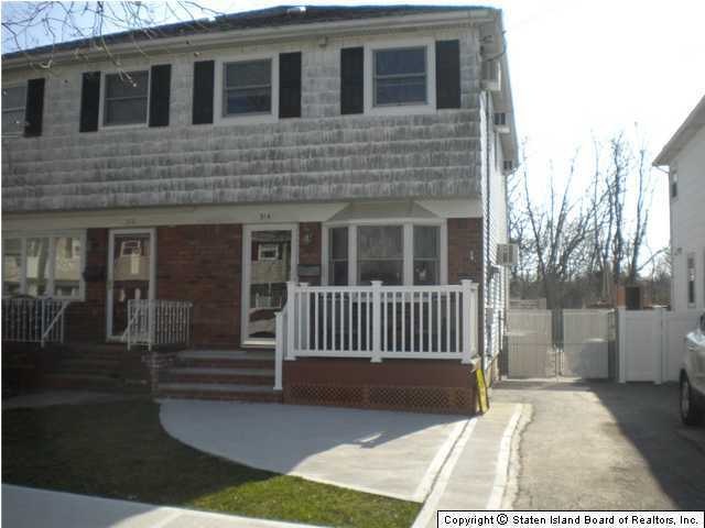 314 Chesterton Ave, Staten Island, NY 10306 - photo 1