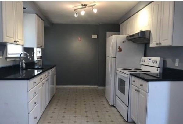 285 Cross St unit 1, Winchester, MA 01890 - photo 1