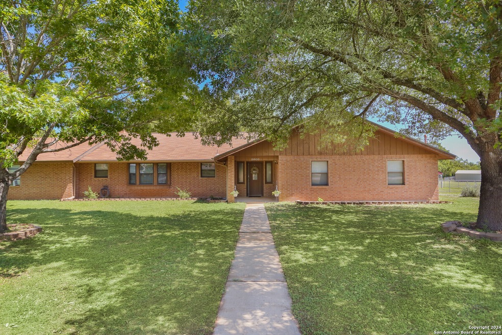 18800 Rolling Meadow Dr, Lytle, TX 78052 MLS 1763098