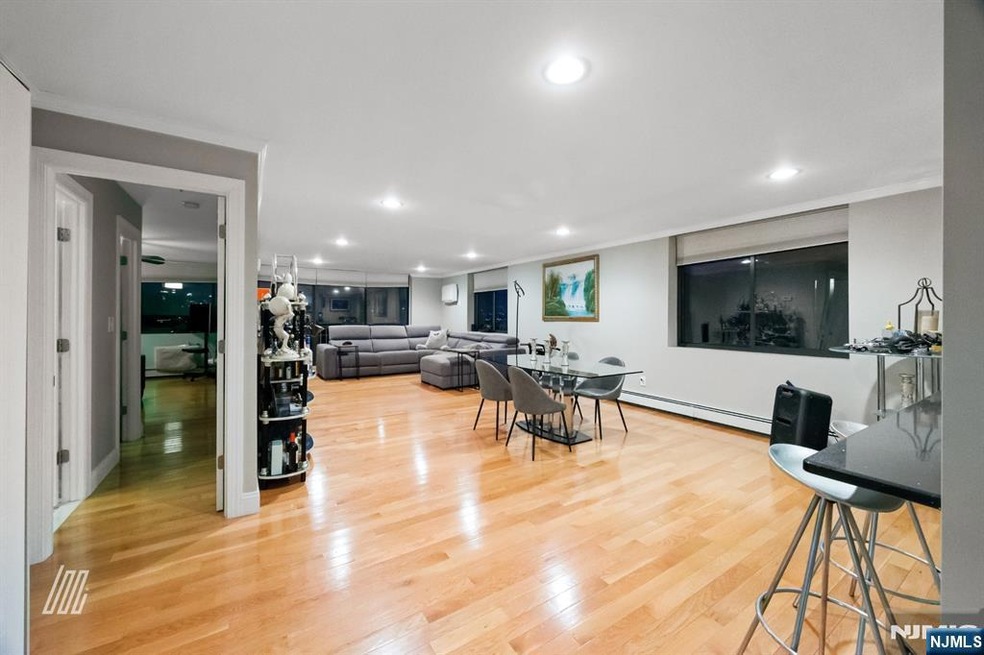 18 Massa Ln unit B4, Edgewater, NJ 07020 - photo 1