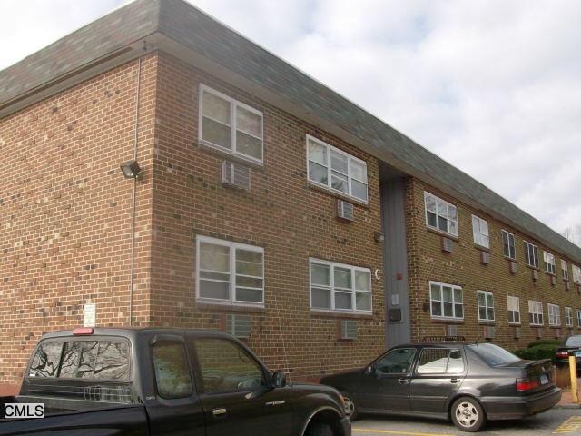 637 Cove Rd unit C12, Stamford, CT 06902 - photo 1