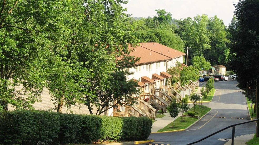 26 Cooper Rd unit 705, Poughkeepsie, NY 12603 - photo 1