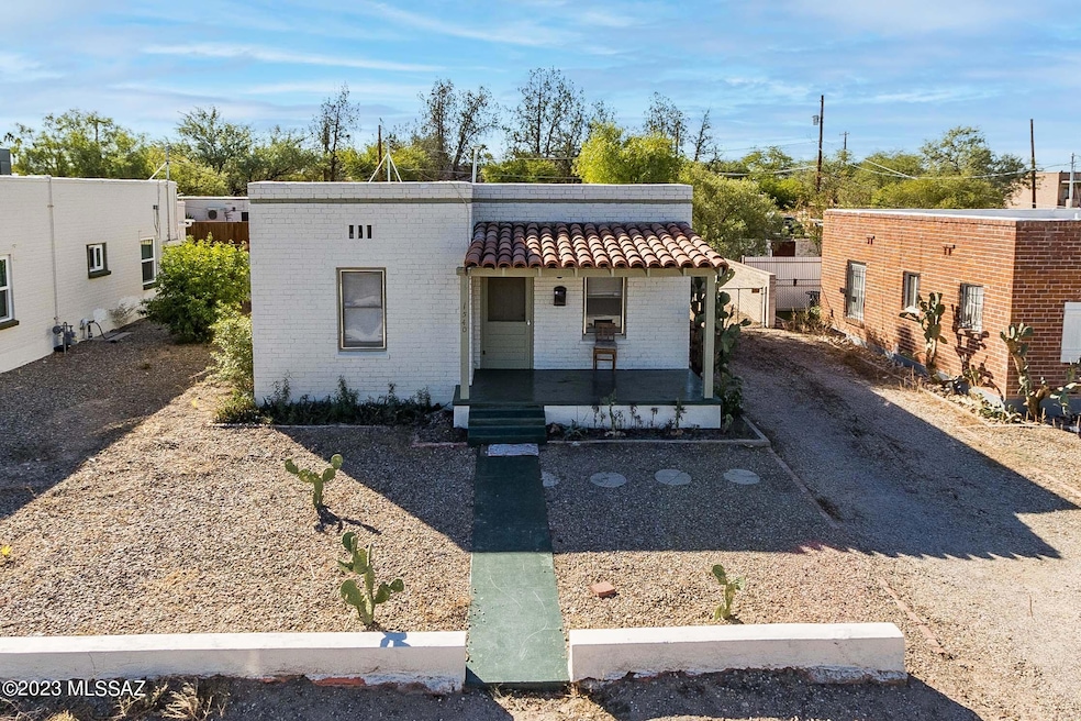 1540 E 9th St-5