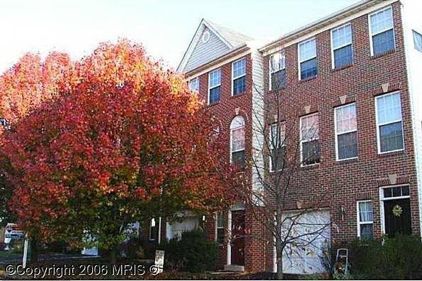 2552 James Madison Cir, Herndon, VA 20171 - photo 1