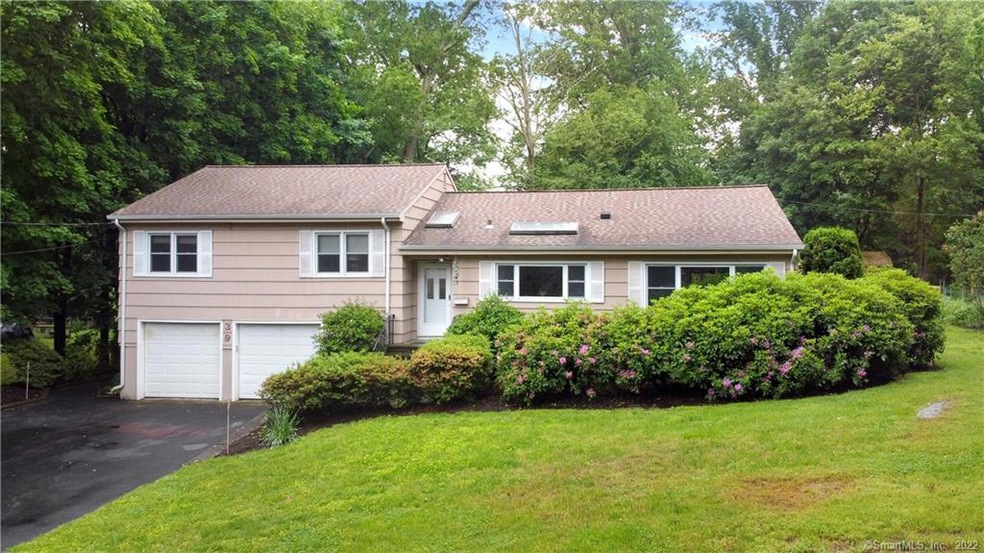 39 Pepper Ridge Place, Stamford, CT 06905 - photo 1
