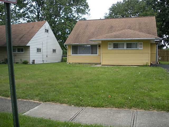 469 Virginia Cir W, Columbus, OH 43213 - photo 1