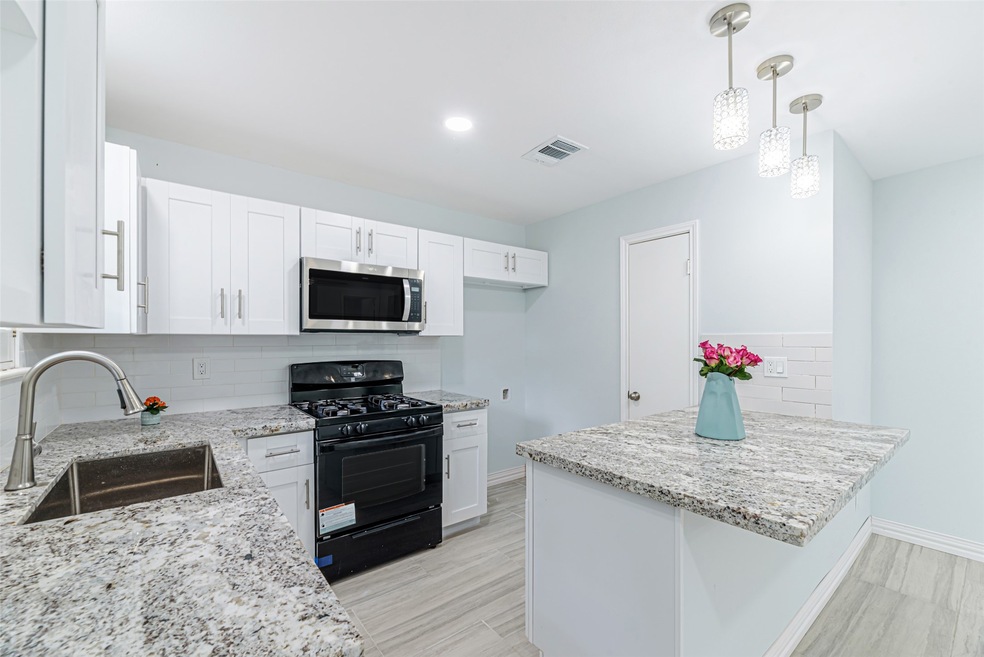 9807 Deanwood St, Houston, TX 77040 - photo 1