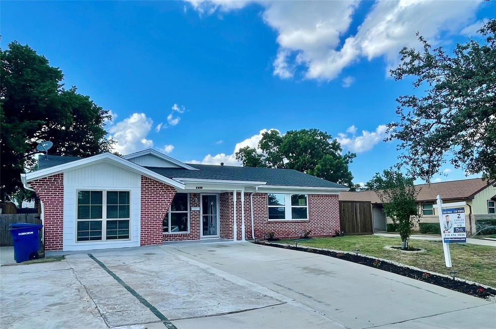 Ranch-style home with a front lawn