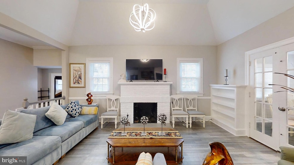 9207 Colesville Rd, Silver Spring, MD 20910 - photo 1